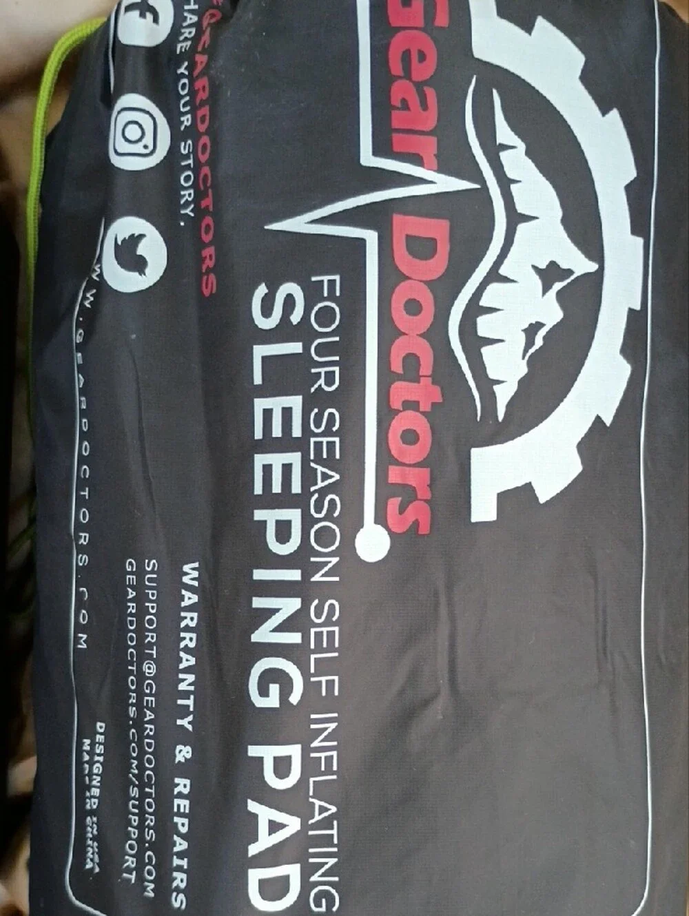Four-Season Self-Inflating Sleeping Pad - Black with Lime Trim